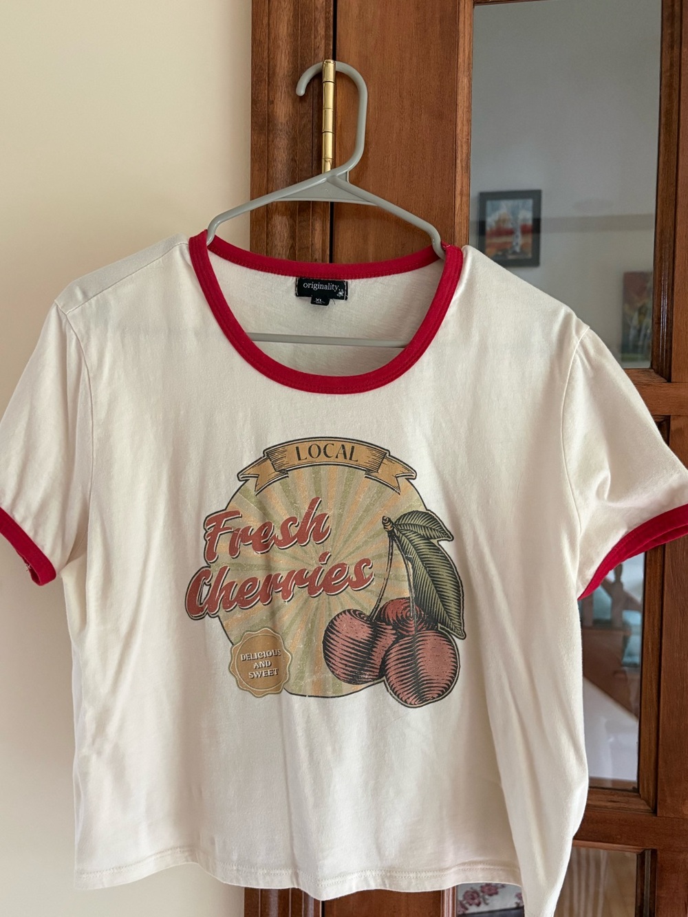 Originality brand “Local Fresh Cherries" cropped graphic Tshirt size XL